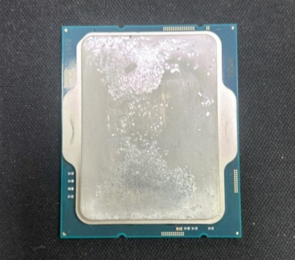 i9-14900K表面被液态金属腐蚀：Intel直接拒保！无话可说-第1张图片-黑龙江新闻八